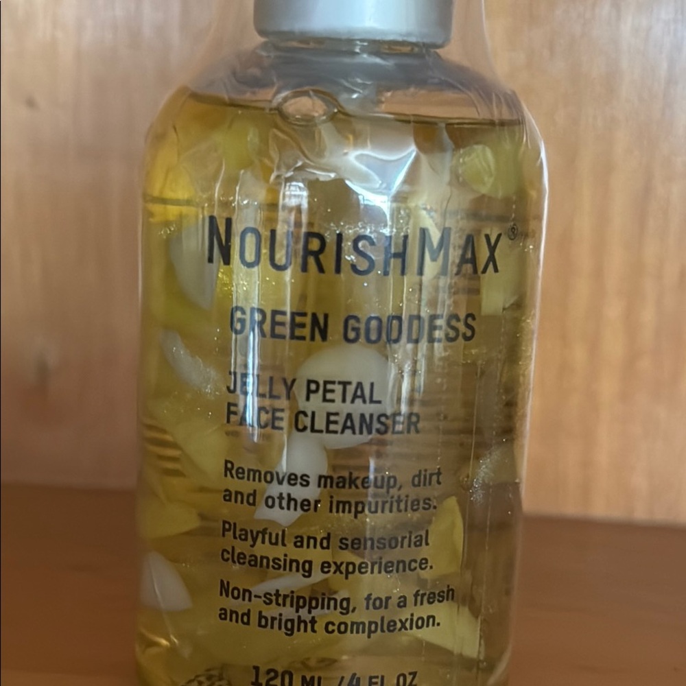 Nourish Max.             Green Goddess Jelly Pedal Face Cleanser